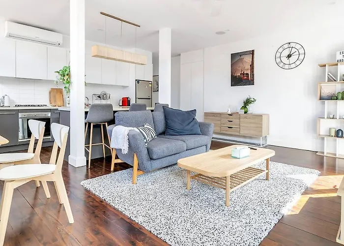 \'Made In Sydney\' Chic Shop Conversion With Courtyard
